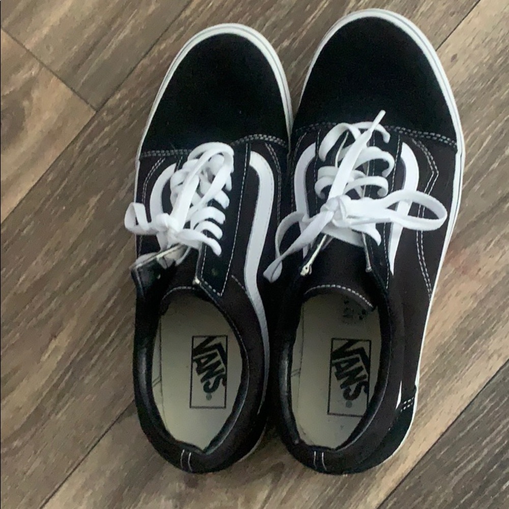 Vans black low top sneakers men’s 10.5 women’s 12